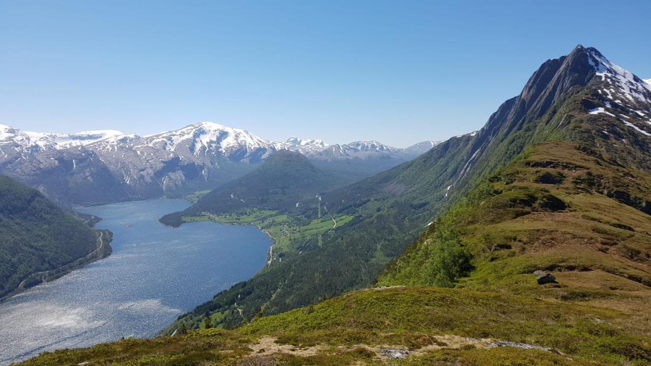 Between Fjord Og Glacier Ålfoten Exterior foto